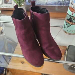 Women's Suede Ankle Boots - Burgundy